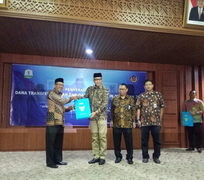 Kakanwil Kemenag Aceh Terima DIPA 2019 dari Plt Gubernur