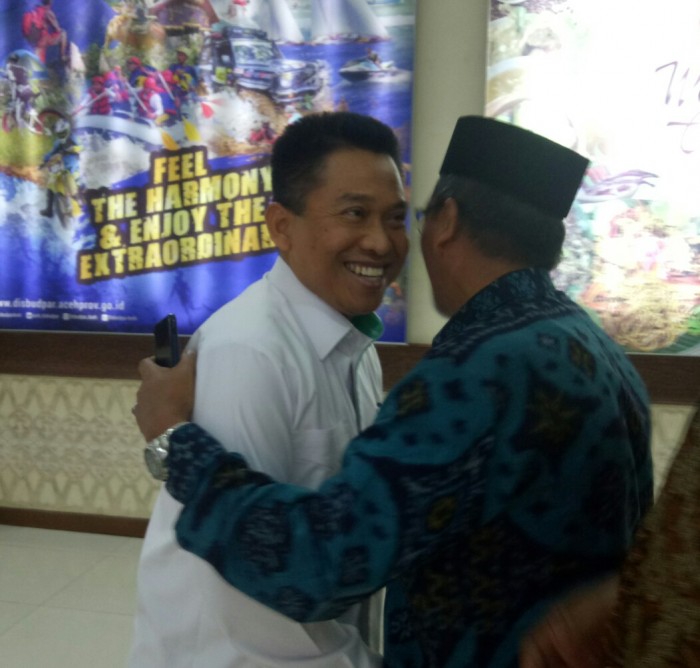 Kakanwil Sambut Sekjen Kemenag RI di Bandara