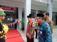 Tiba di Aceh, Sekjen Kemenag RI Dikalungi Syal Aceh