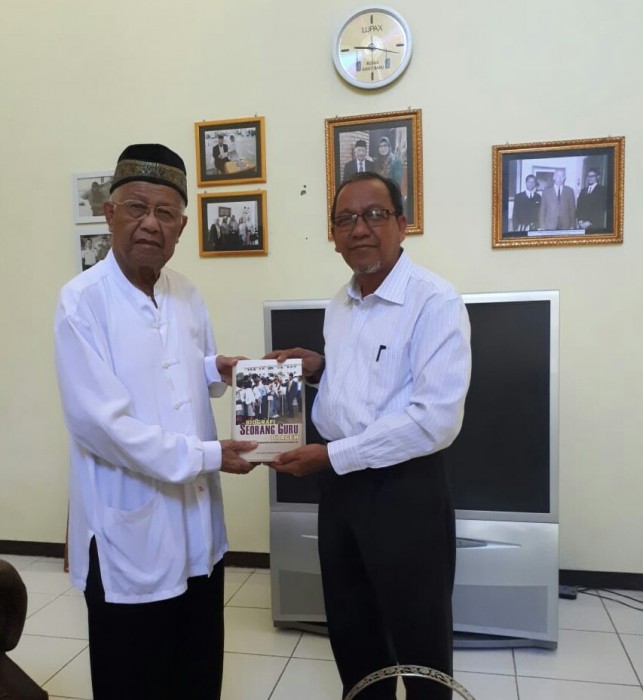 Kakanwil dan Prof Syamsuddin Mahmud Diskusikan Persoalan Umat