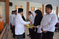 Kemenag Bener Meriah Serahkan SK Pramubakti 