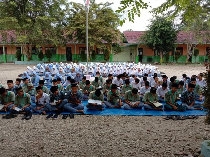 Di MAN 1 Subulussalam, Tidak Boleh Masuk Kelas Sebelum Mengaji