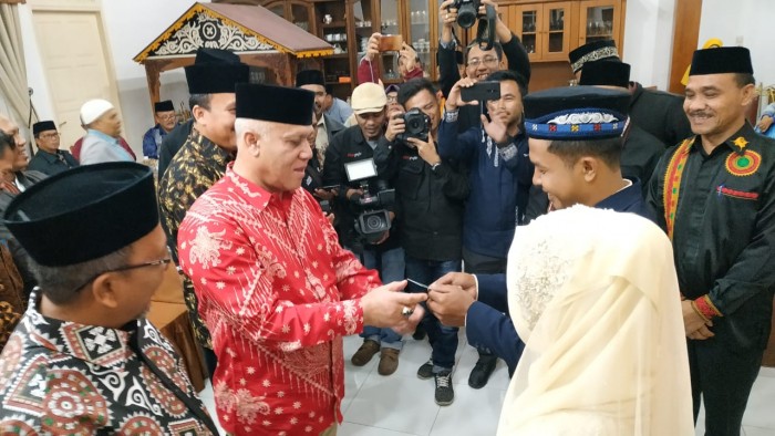 Diantar Langsung Kakanwil, Orang Tua Siswa Kala Wih Ilang Terharu