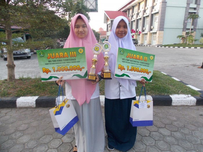 Zahratun Nabila Juara 2 Dibidang Matematika KSM Tingkat Provinsi Aceh.