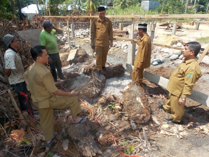Pantau Lebih Dekat,Kakan Kemenag Tinjau Pembagunan Gedung KUA Idi Timur.