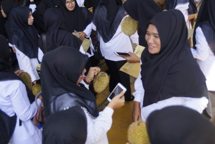 Kebersamaan Menikmati "1000" Durian Pasca Penyerahan SK CPNS