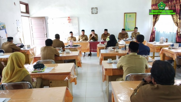 Kasubbag TU Antar Tugas Kepala Madrasah di Lingkungan Kantor Kementerian Agama Kabupaten Aceh Tengah