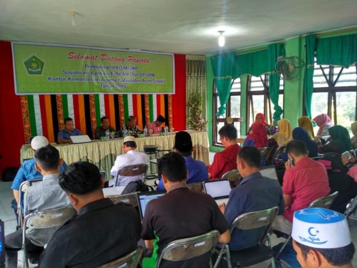 Puluhan Peserta dari Madrasah dan RA se Kab Aceh Singkil Ikuti Pembinaan KKG/MGMP dan Sosialisasi Aplikasi E-RKAM