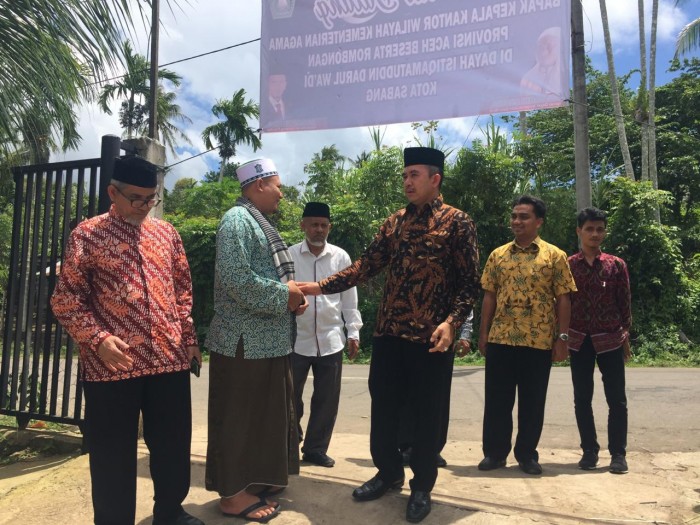Pimpinan Dayah Istiqamatuddin Darul Wa’di Sambut Kedatangan Kakanwil Kemenag Aceh