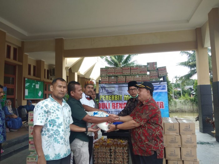 Kakankemenag Aceh Utara Terima Bantuan Pasca Banjir