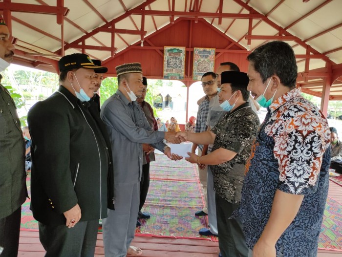 Kankemenag Aceh Tenggara Serahkan Bantuan Banjir ke Kankemenag Aceh Utara