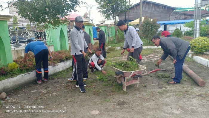 Peringati HAB 75, Kemenag Subulussalam Gelar Gotong Royong