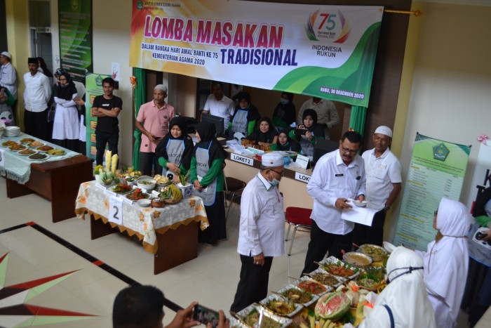 Peringati HAB, hari ini Kemenag Pidie Jaya Gelar Bakti Sosial serentak dan Lomba Masakan Tradisional