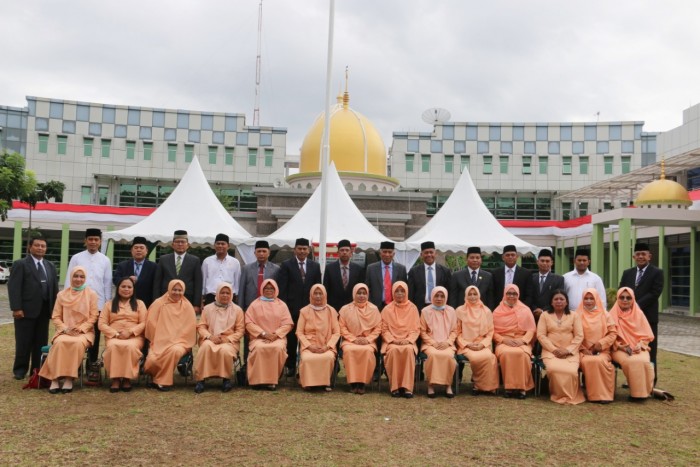 Usai Hadiri Upacara, Ketua DWP Kemenag Aceh Ajak Anggota Implementasikan Tema HAB 75 Tahun 2021 