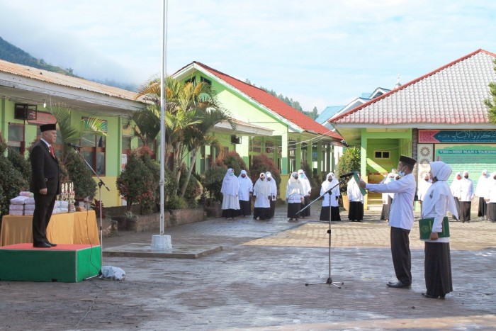 Penuh Khidmat, Upacara HAB Ke-75 Kementerian Agama Berlangsung Di MAN 1 Aceh Tengah 