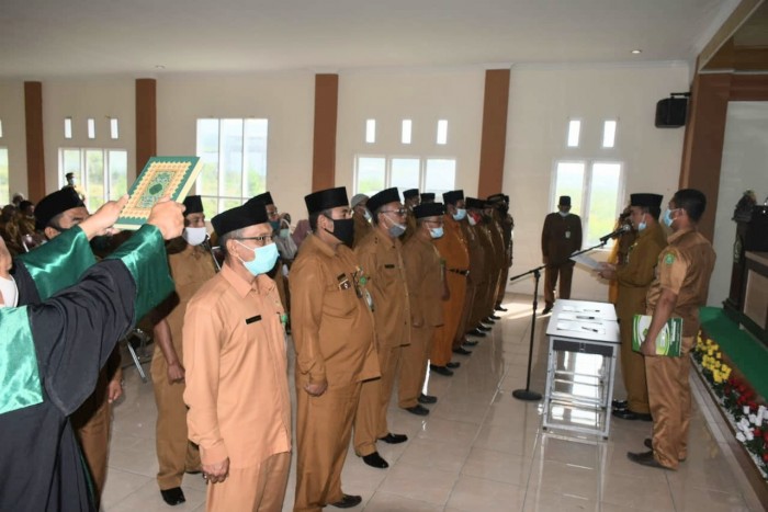 H Hamdan Lantik 20 Jabatan Administrasi Penghulu/Kepala KUA dan Kepala Madrasah 