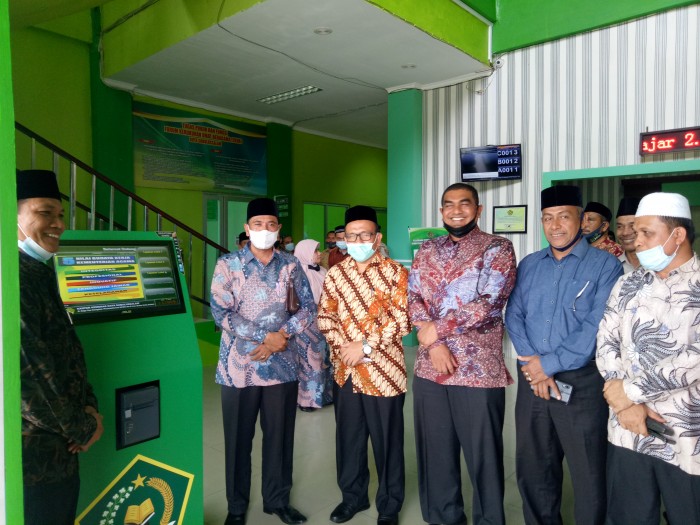 Kemenag Subulussalam Resmikan Mesin Tombol Nomor Antrian PTSP 