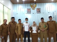 Serahkan SK, Kankemenag Abdya Ingatkan Pramubakti dan Satpam Lima Budaya Kerja.