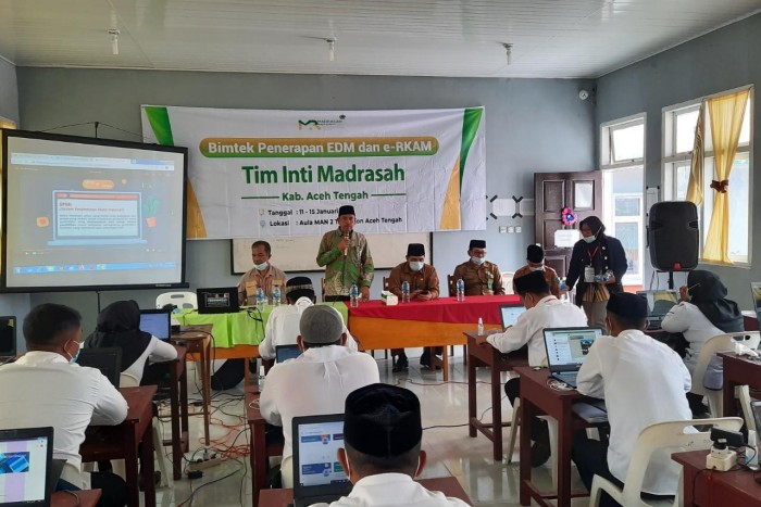 Usai Serahkan SK CPNS, Kakanwil Pantau Pelaksanaan Bimtek Penerapan EDM dan e-RKAM 