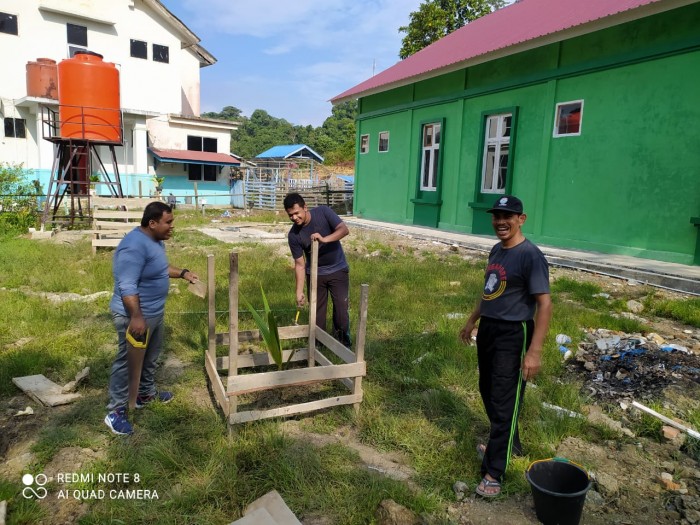 Kankemenag Simeulue Isi Hari Libur dengan Gotong Royong Bersama PNS Baru