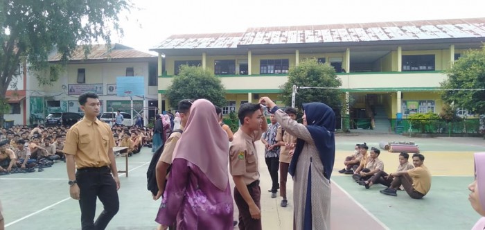Kepala MAN 1 Banda Aceh Tertibkan Kedisiplinan Siswa 