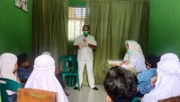 Petugas Puskesmas Ajari "Dokter Kecil" MIN 50 Bireuen Cara Menjaga Kesehatan Gigi