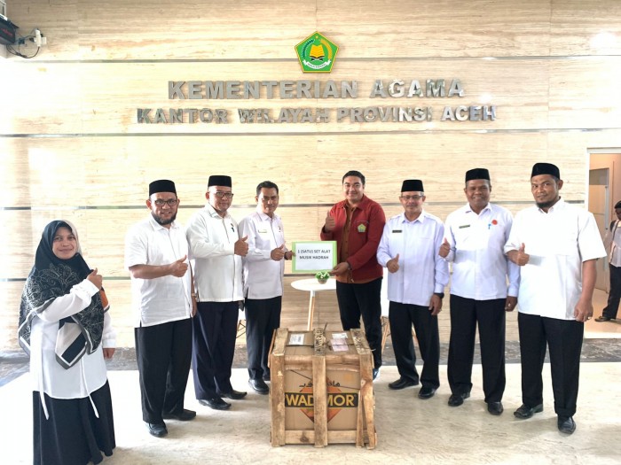 Kakanwil Serahkan Alat Musik Hadrah untuk IMPAK Silih Nara, Bantuan Ditjen Bimas Islam