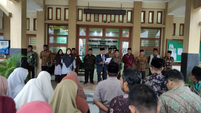 Meski Hujan Upacara Hari Pahlawan Tetap Digelar, Kakankemenag Irup