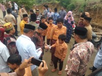 Kanwil Langsung ke Lokasi Banjir, Serahkan Bantuan Kemenag Aceh Peduli