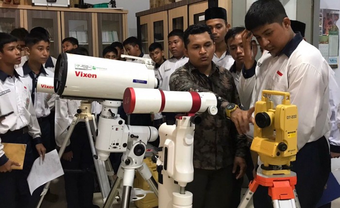 SMP IT Azkiya Studi Gerhana di Observatorium Tgk Chik Kuta Karang Kanwil Kemenag Aceh