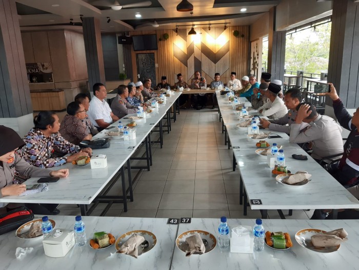 Jalin Sinergisitas, Hasanuddin Hadiri Jum’at Curhat