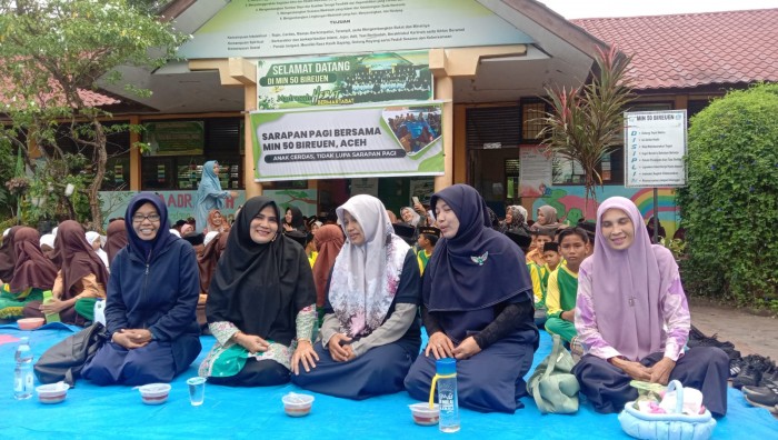Sarapan Bersama di MIN 50 Bireuen, Dihadiri Petugas Puskesmas Juli Dua