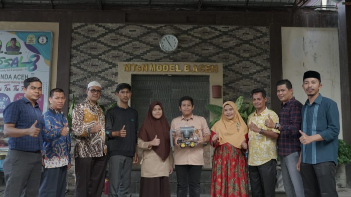 Dua Pelajar MTsN 1 Model Banda Aceh Ikut Kompetisi Robotik Nasional di Yogyakarta