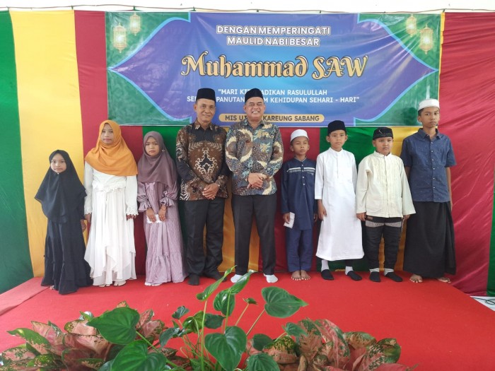 Perayaan Maulid Nabi Muhammad di MIS Ujong Kareung, Kakankemenag Cetuskan Program Dhuhur Berjamaah 