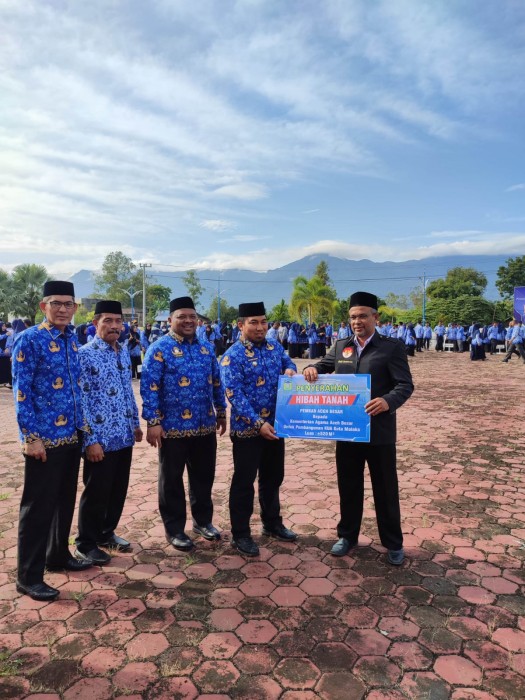 Momentum HUT Korpri ke 51, Kemenag Aceh Besar Terima Hibah Tanah KUA dari Bupati