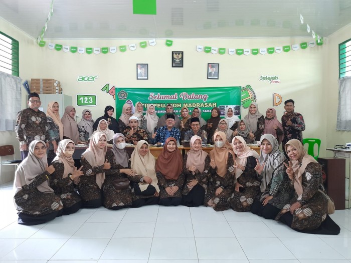 Peujroh Madrasah di MIN Sabang, Kakankemenag Dukung Program Anak Shalat Dhuhur Berjamaah di Madrasah 
