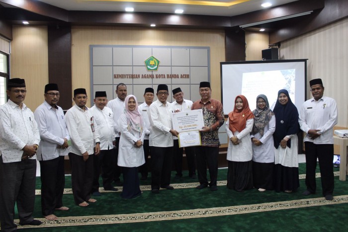 Keluarga Besar Kemenag Banda Aceh Salurkan Bantuan untuk Musibah Banjir di Aceh Tenggara 