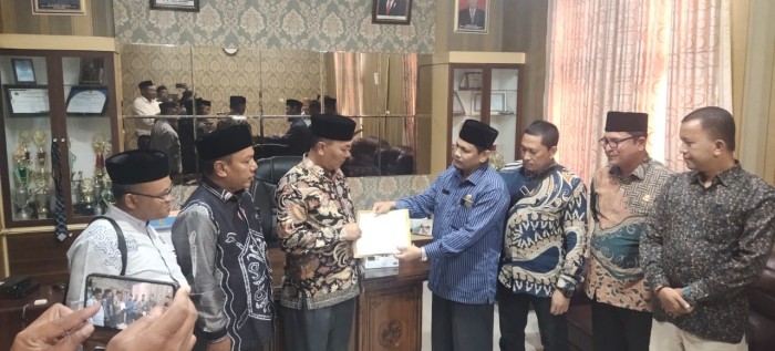 Kakankemenag Bireuen Salurkan Bantuan Korban Banjir Aceh Tenggara