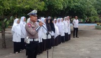 Jadi Pembina Upacara di MIN 50 Bireuen, Ini Pesan Anggota Satlantas Polres