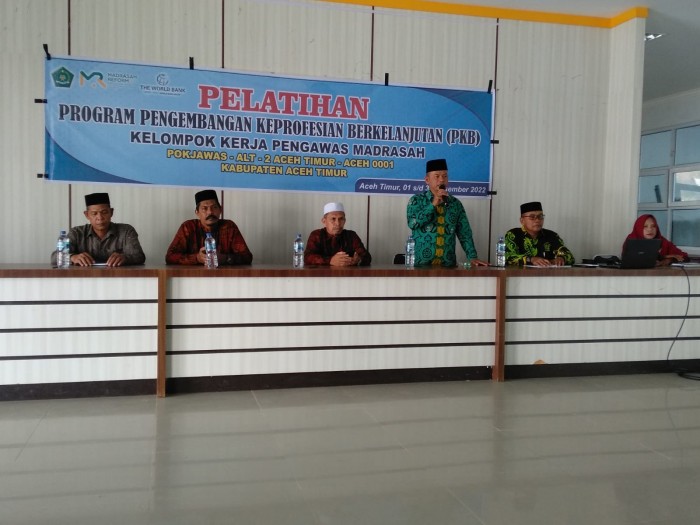 Buka pelatihan Program Keprofesian Berkelanjutan (PKB) kakan Kemenag Sampaikan Kita Perlu Hijrah ke Planet Lain