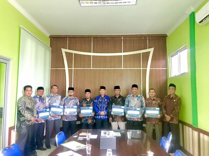 Kakankemenag Subulussalam Serahkan Petikan Dipa Tahun 2023