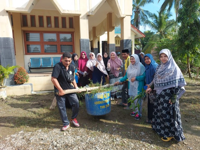 Kankemenag Aceh Utara Gotong Royong Sambut HAB ke 77, Ini Rangkaian Kegiatan 