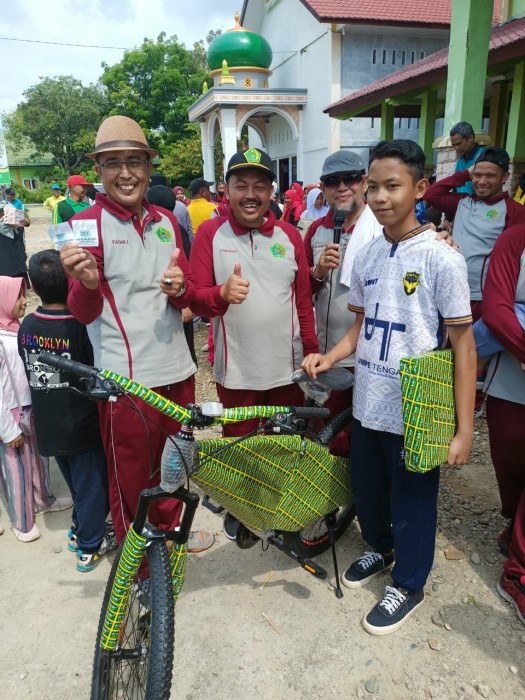 Sambut Kankemenag Atam Laksanakan Gerak Jalan Kerukunan 