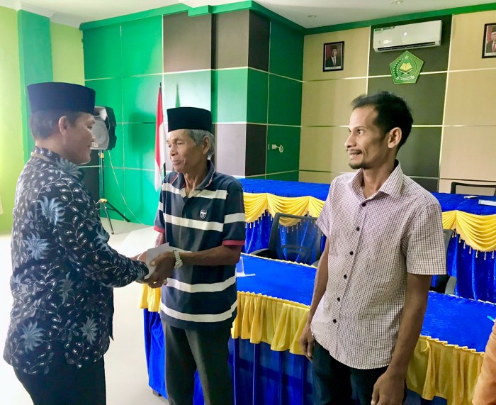 Kakankemenag Kota Subulussalam Serahkan Santunan Kemenag Sejahtera Tahun 2022